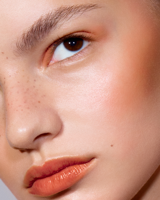 Bálsamo con color para labios y mejillas: Coral Blush